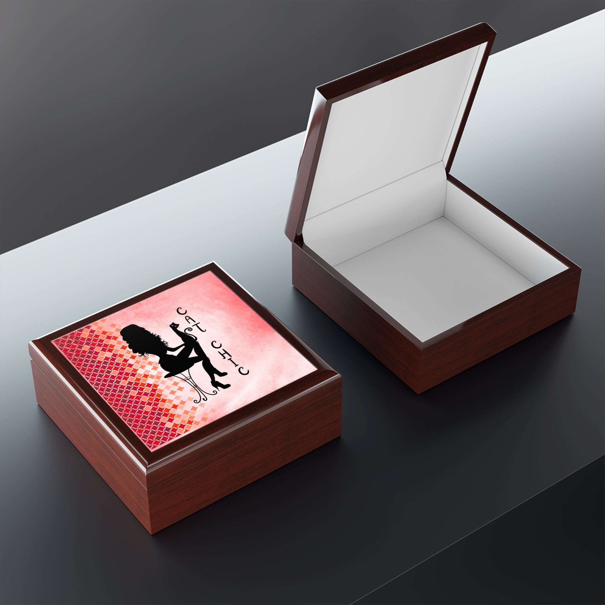 Photo depicting the ​Cat Chic Jewelry Box from EpiAl's Shop.