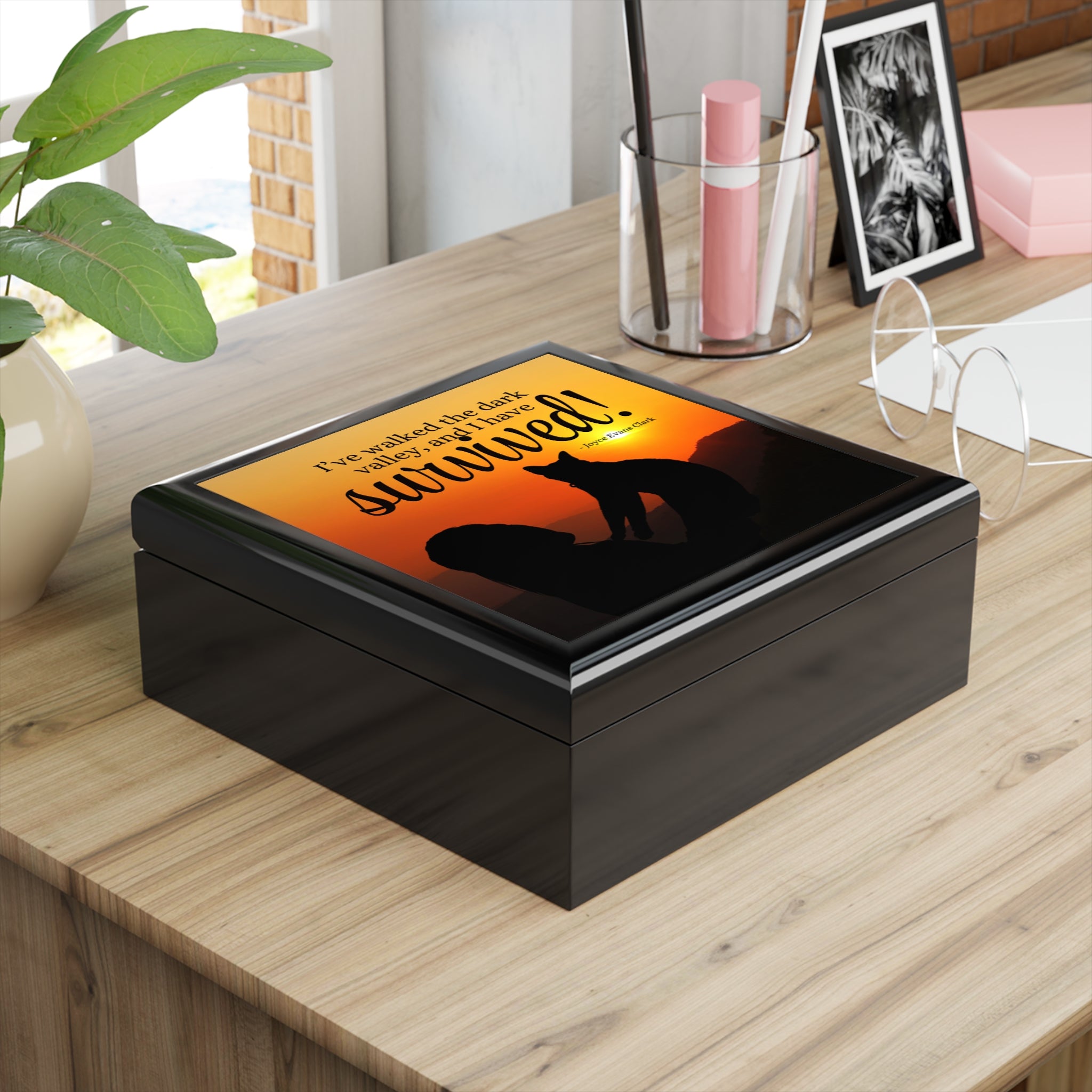 Photo depicting the ​Cat Lady Strong Jewelry Box from EpiAl's Shop.