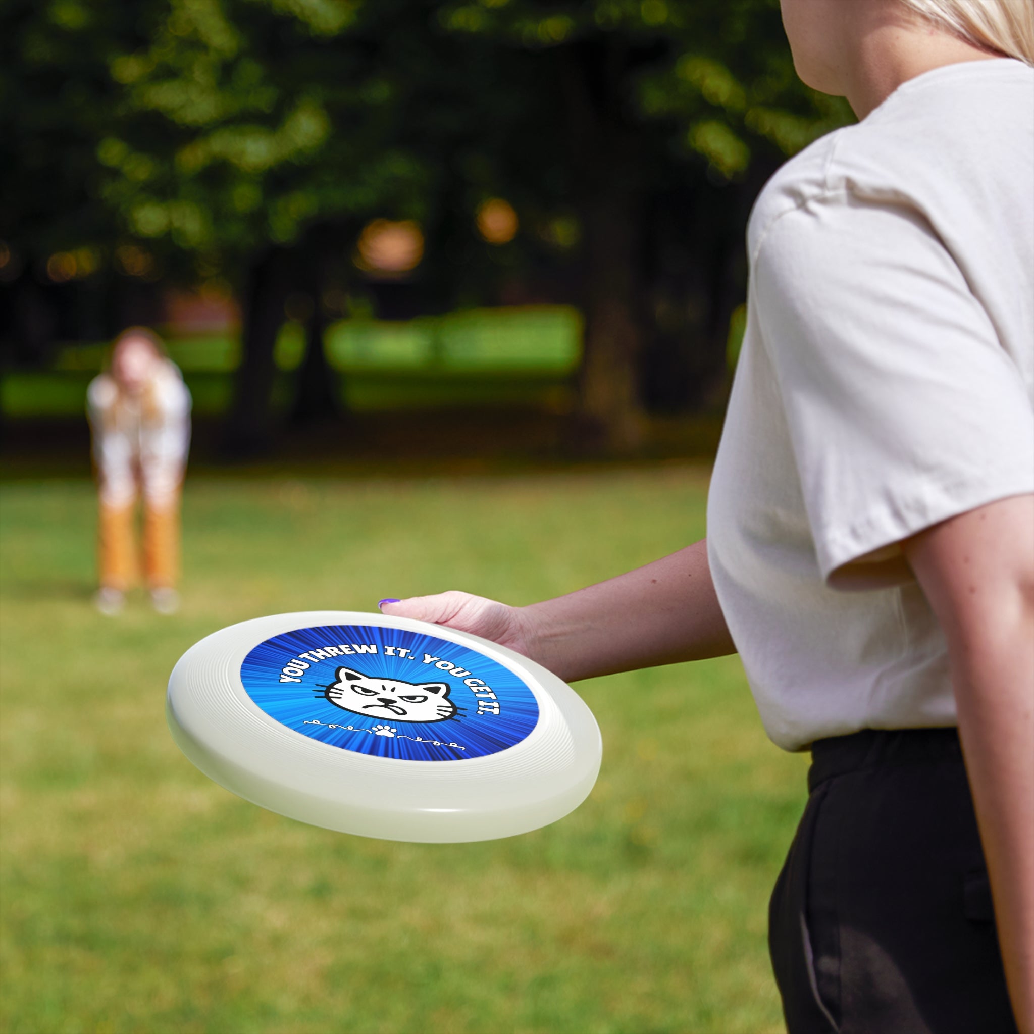 You Threw It. You Get It. Cat Frisbee – Sassy No-Fetch Disc