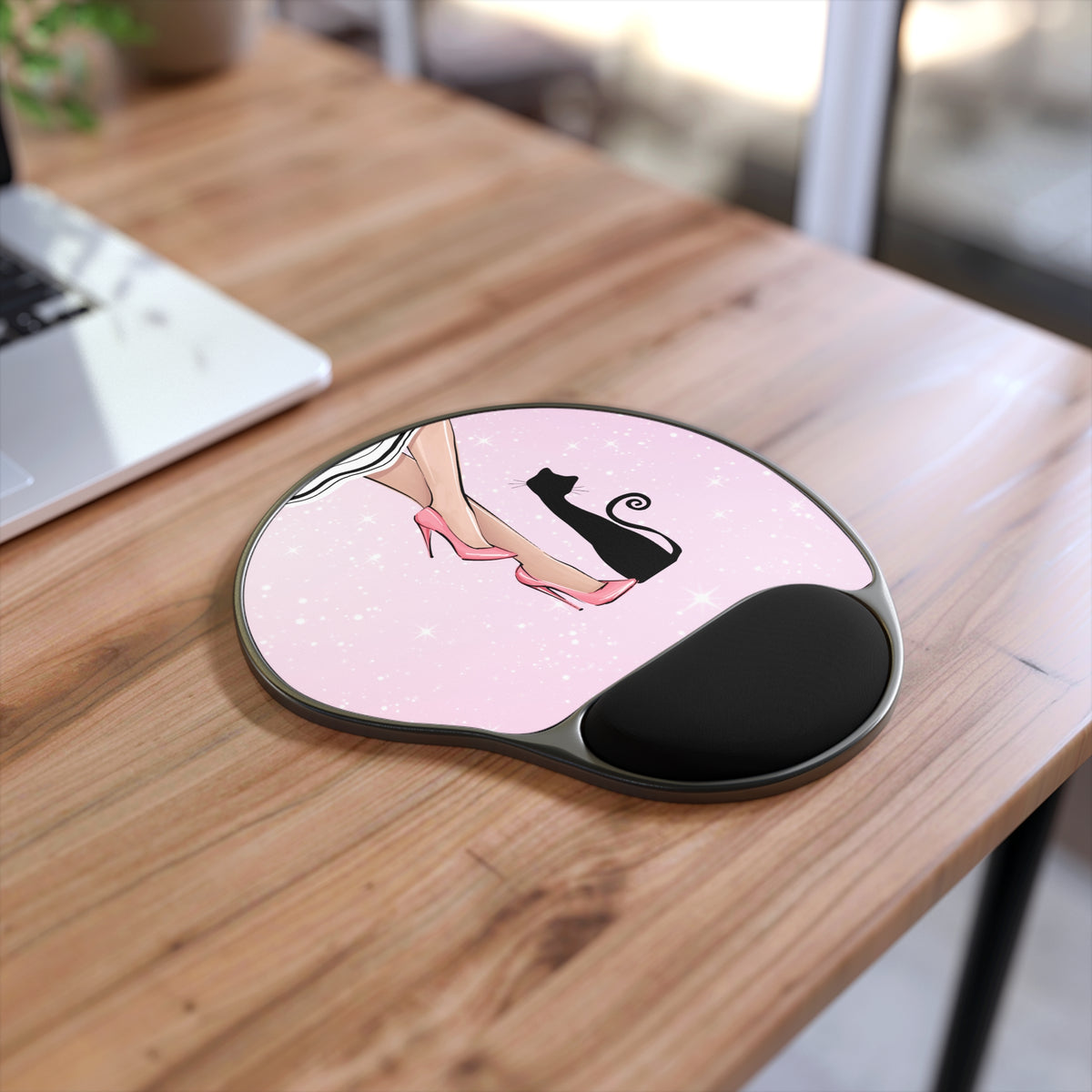 Stylish Mouse Pad with Wrist Rest - Chic Design for Cat Lovers