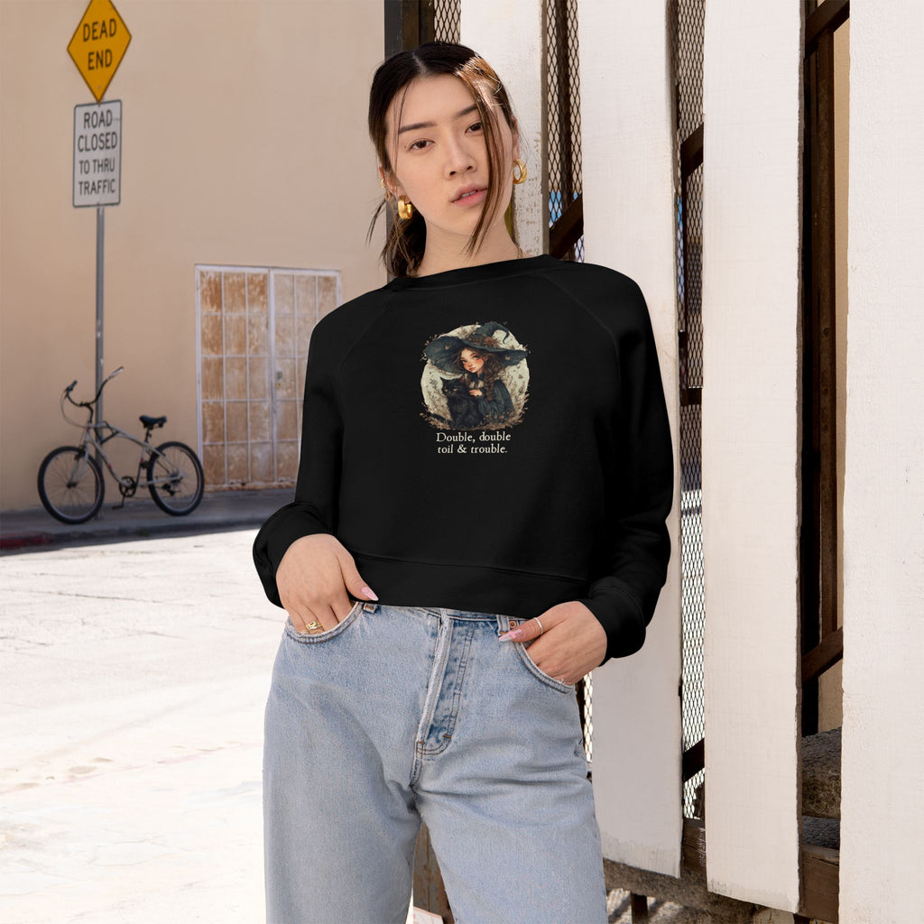 Cute Witchy Cat Lady Women's Halloween Cropped Pullover Sweatshirt
