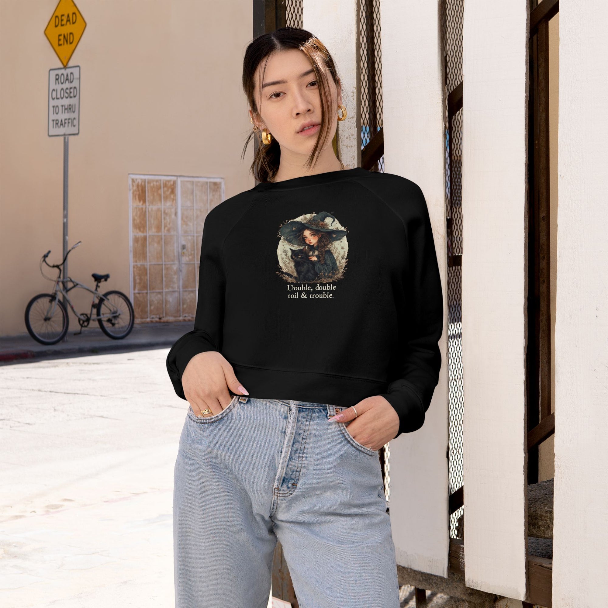 Cute Witchy Cat Lady Women's Halloween Cropped Pullover Sweatshirt