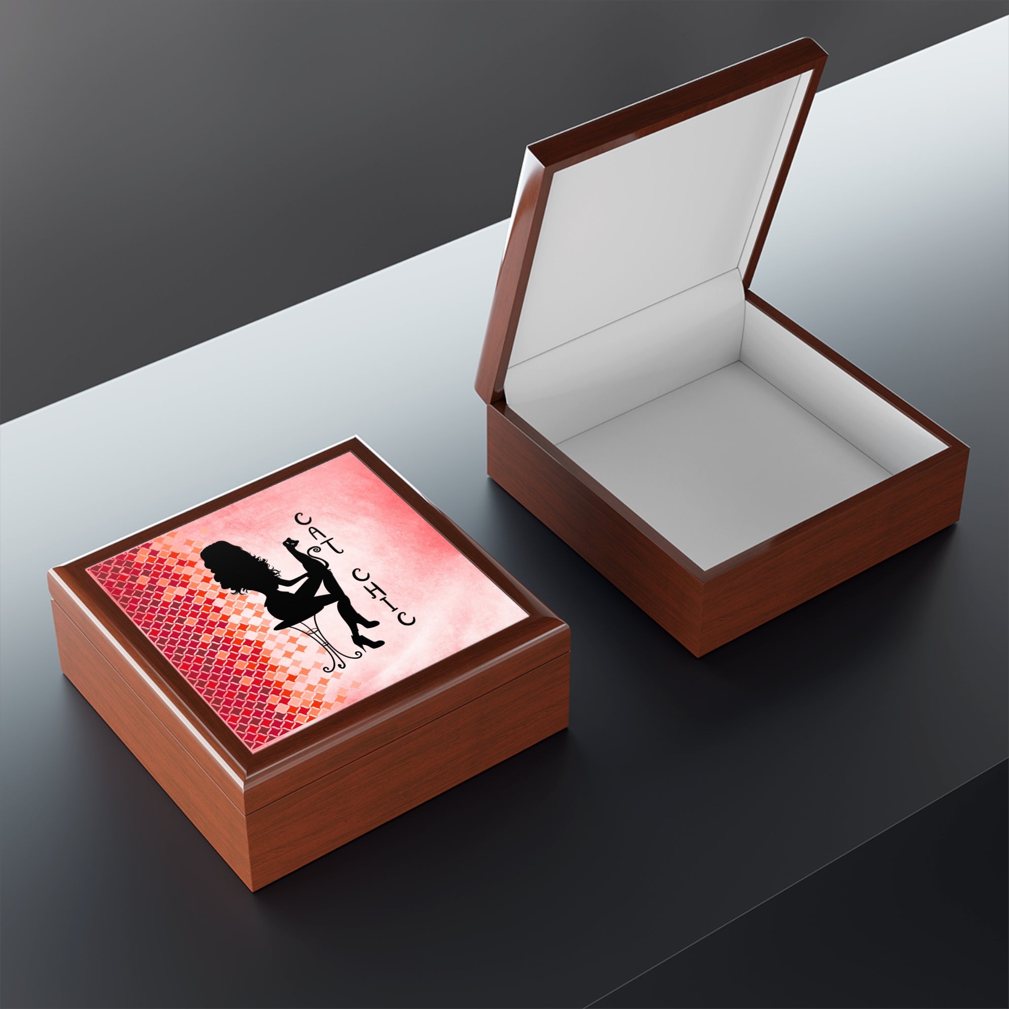 Photo depicting the ​Cat Chic Jewelry Box from EpiAl's Shop.