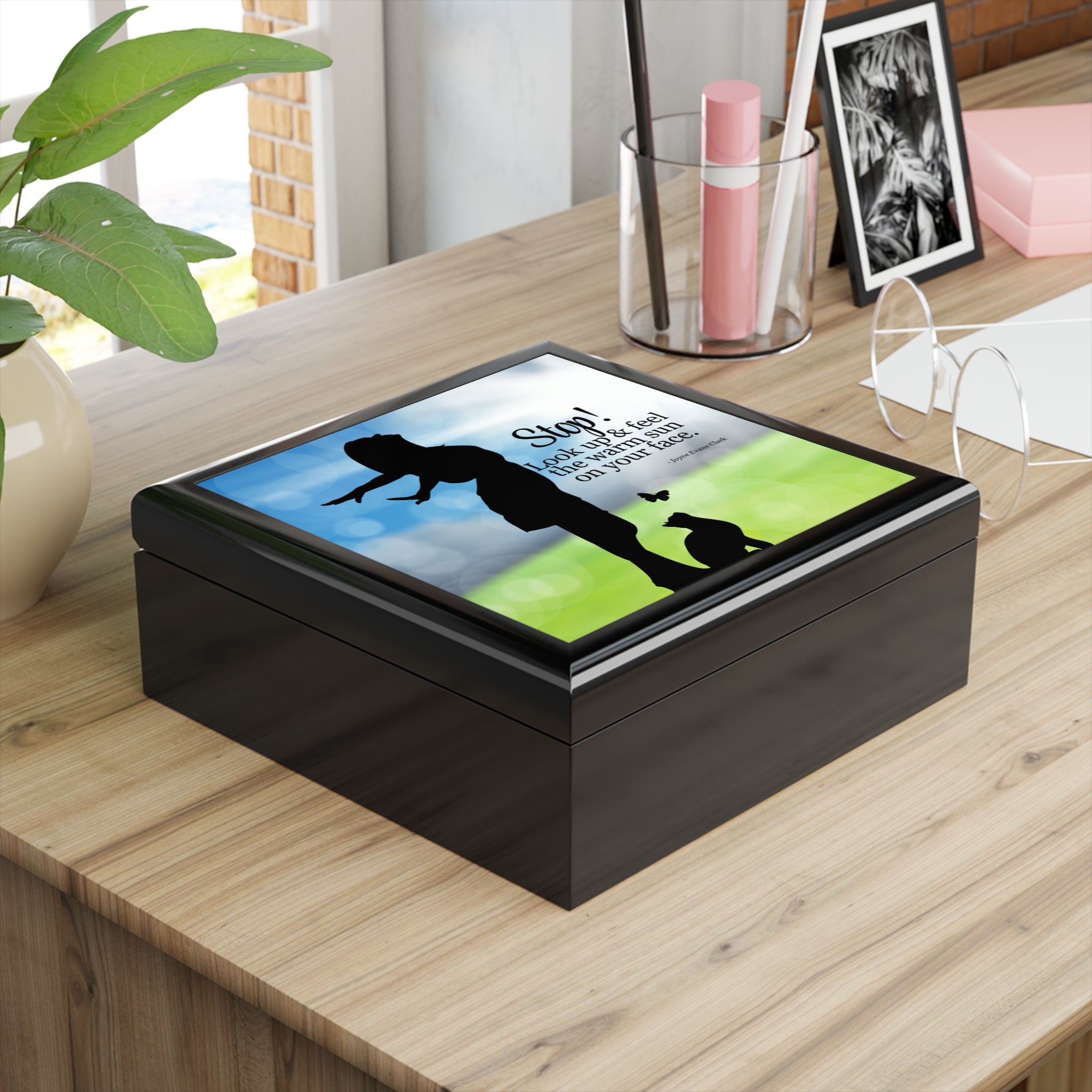 Photo depicting the ​Look Up Jewelry Box from EpiAl's Shop.