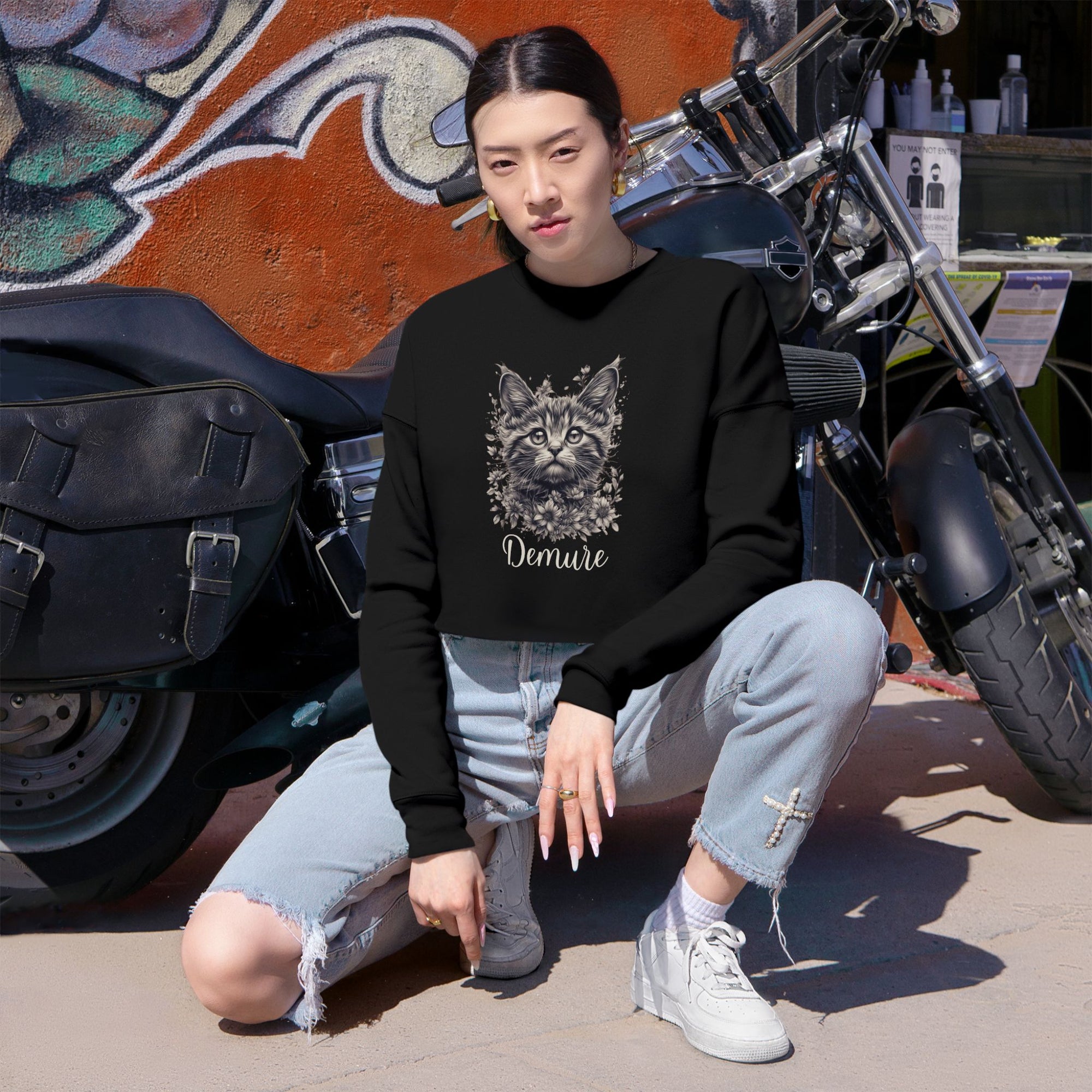 Demure Cat Women's Cropped Sweatshirt