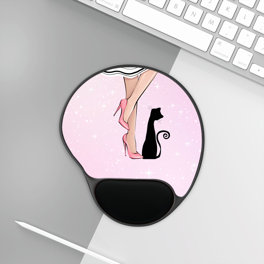 Stylish Mouse Pad with Wrist Rest - Chic Design for Cat Lovers