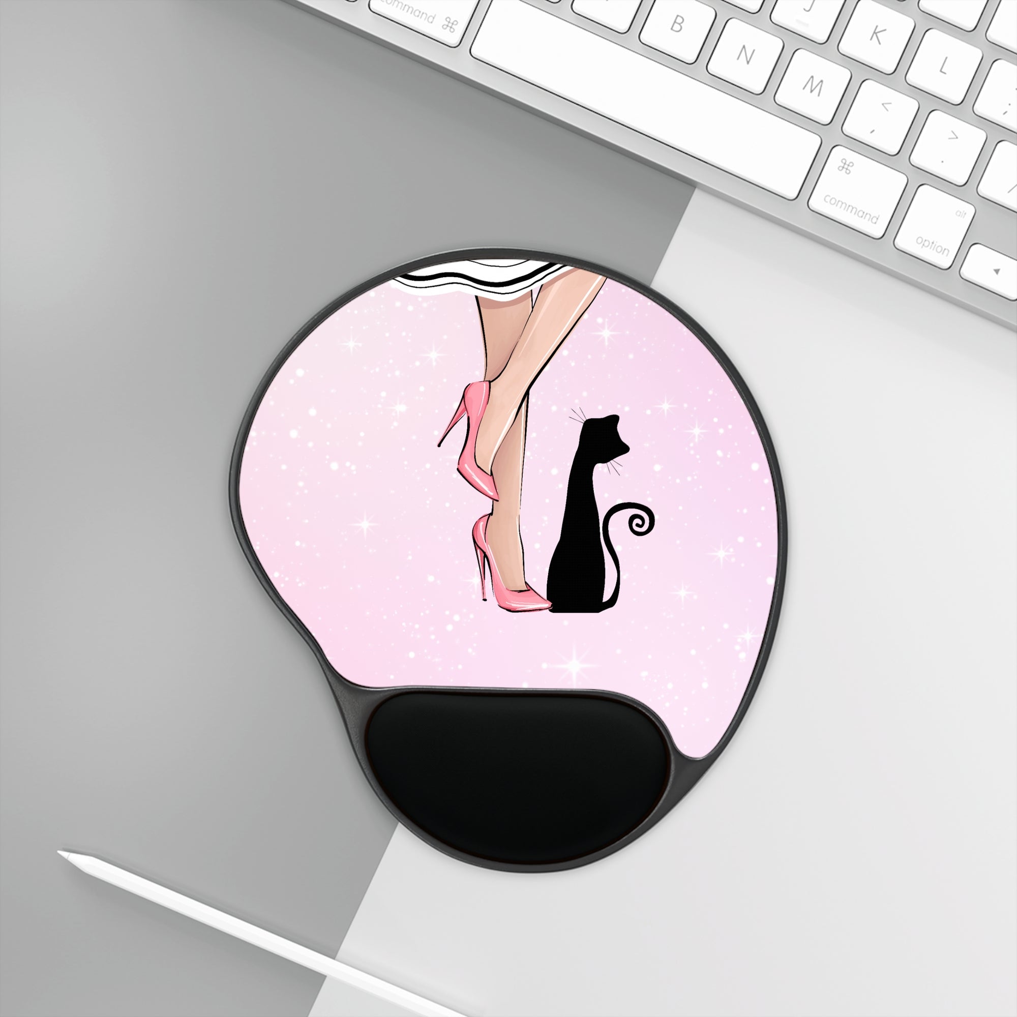 Stylish Mouse Pad with Wrist Rest - Chic Design for Cat Lovers