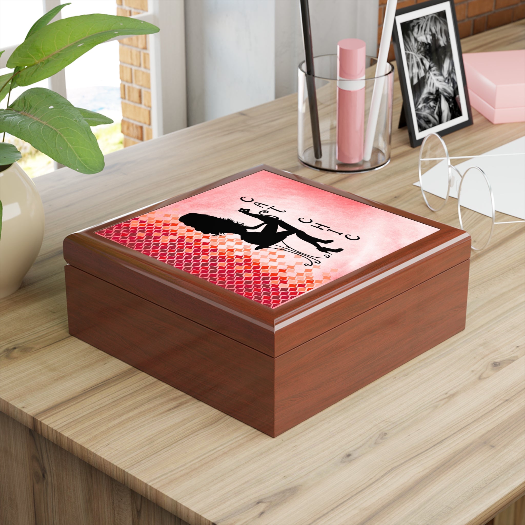 Photo depicting the ​Cat Chic Jewelry Box from EpiAl's Shop.