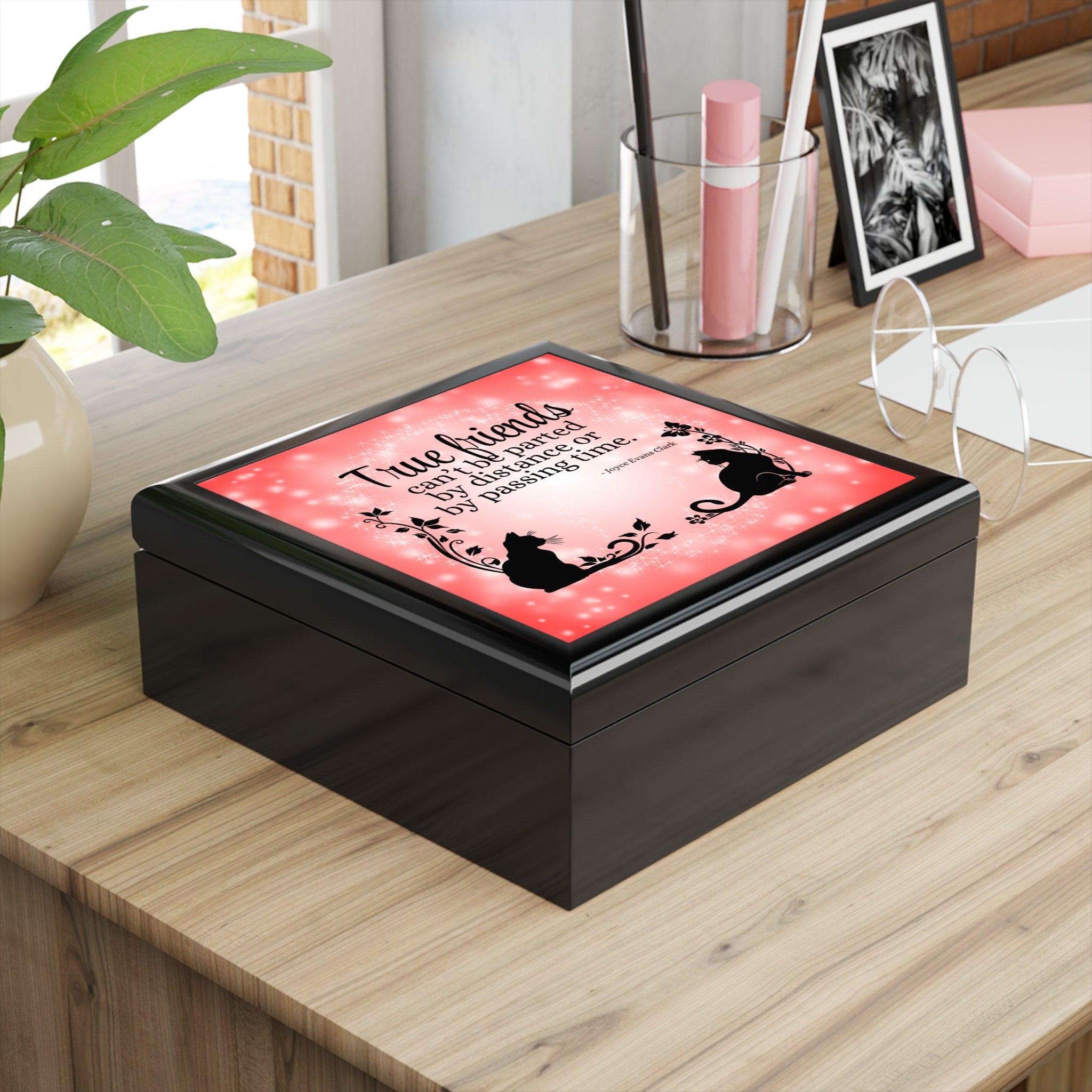 Photo depicting the ​True Friends Jewelry Box from EpiAl's Shop.