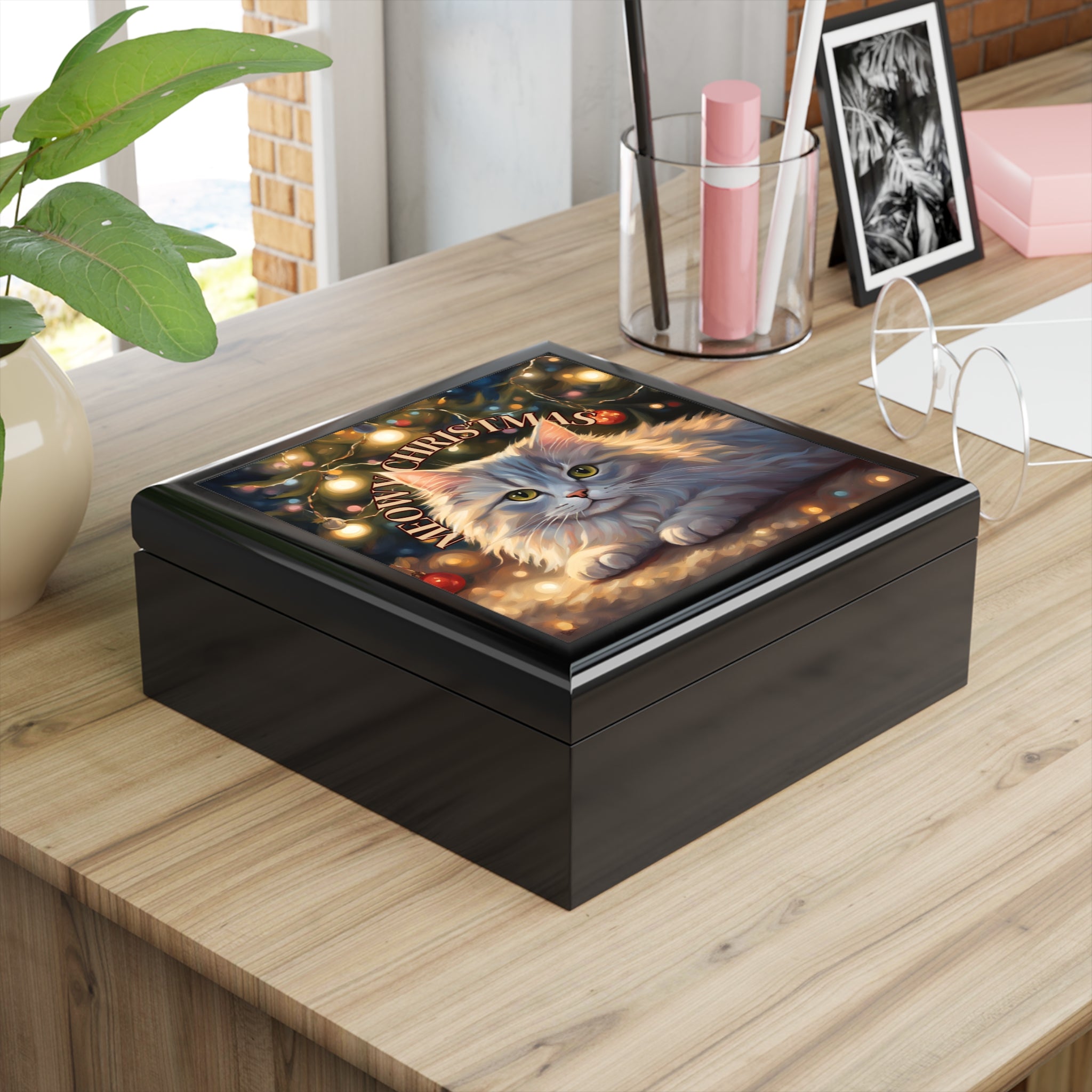 Photo depicting the ​Fluffy Meowy Christmas Jewelry Box from EpiAl's Shop.