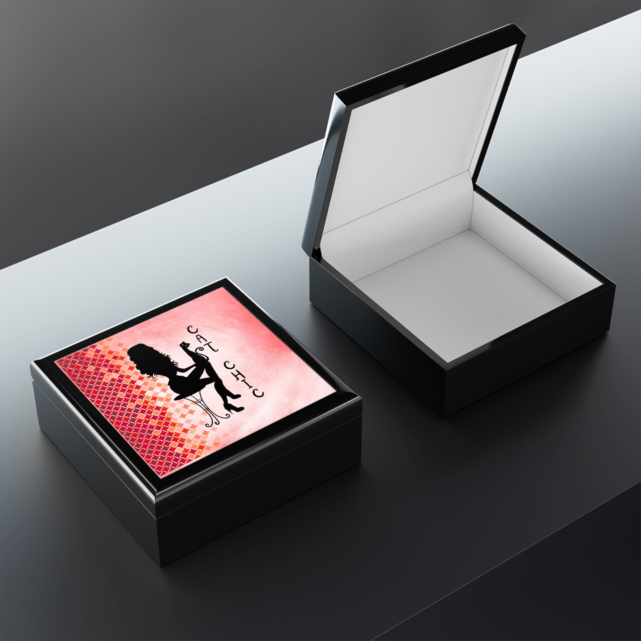 Photo depicting the ​Cat Chic Jewelry Box from EpiAl's Shop.