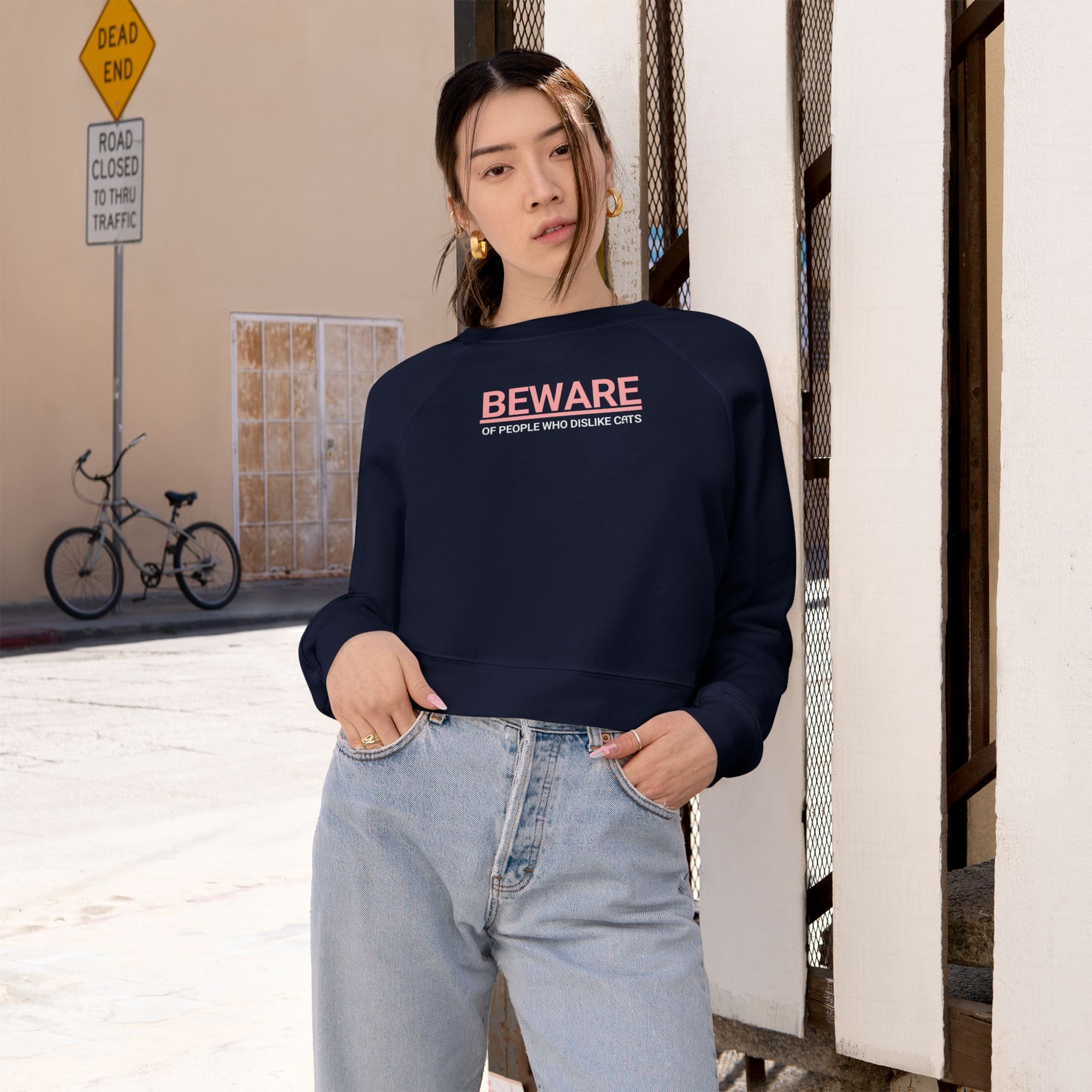 Trendy Cropped Fleece Pullover - Beware of People Who Dislike Cats