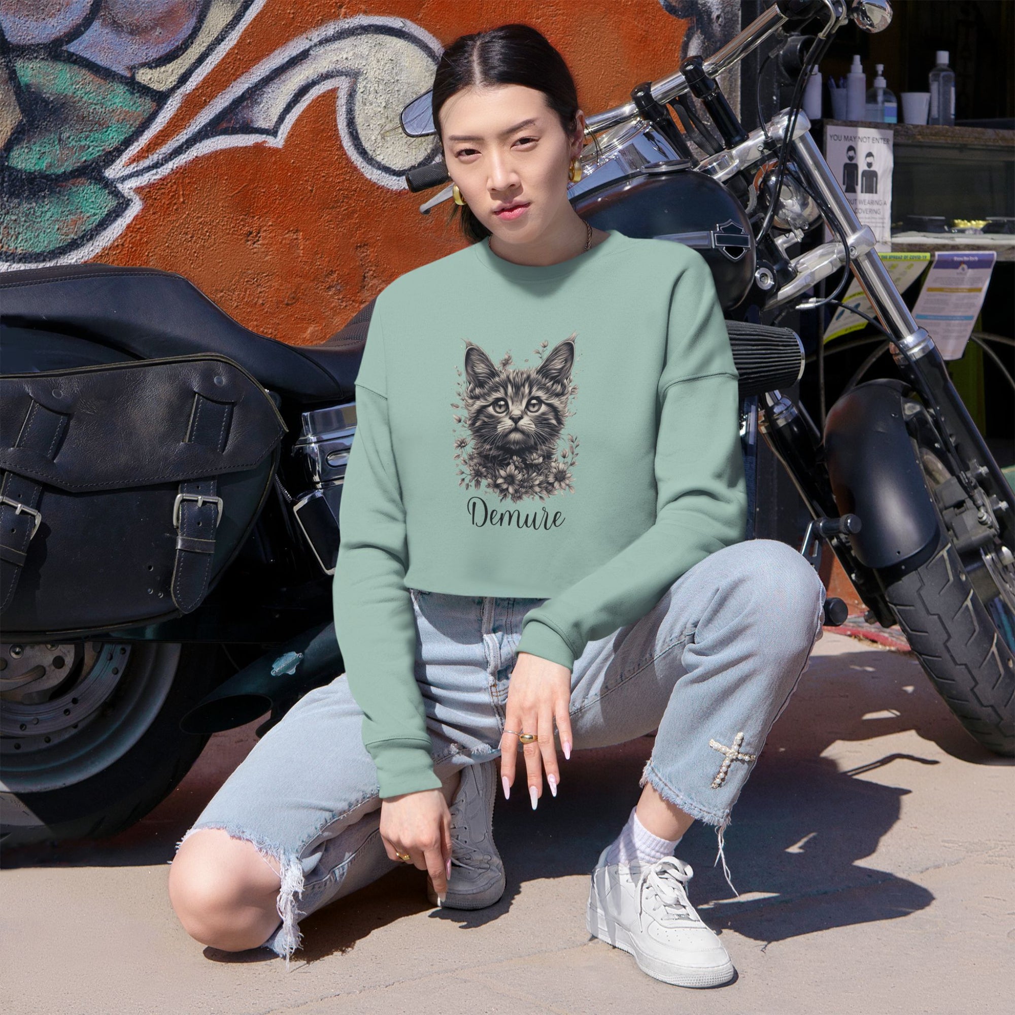 Demure Cat Women's Cropped Sweatshirt